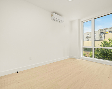733 Lincoln Pl - Photo Thumbnail 3