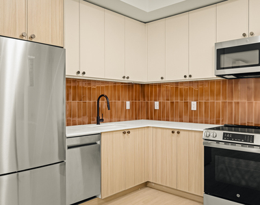 733 Lincoln Pl - Photo Thumbnail 14