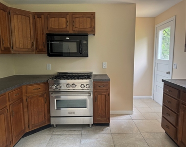 1013 Main Street - Photo Thumbnail 8