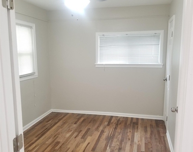 2467 Calvin Avenue - Photo Thumbnail 8