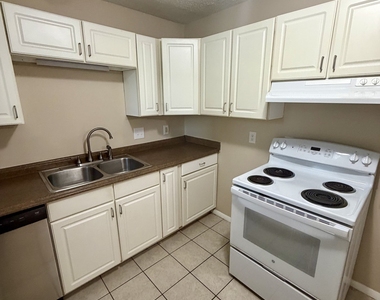 814 Crestwood Terrace - Photo Thumbnail 11