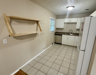 814 Crestwood Terrace - Photo Thumbnail 8