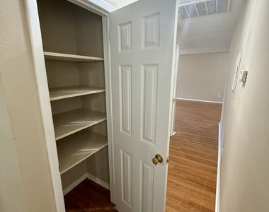 814 Crestwood Terrace - Photo Thumbnail 14