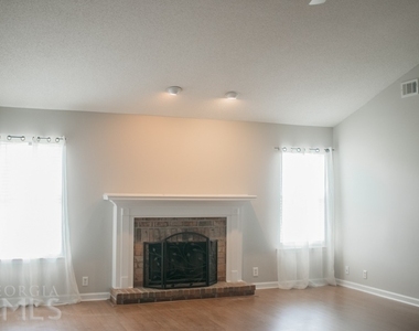 20 Lakeside Drive - Photo Thumbnail 1