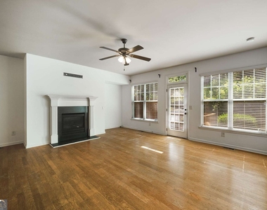 1798 Oakbrook Lane Nw - Photo Thumbnail 5