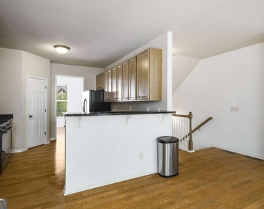 1798 Oakbrook Lane Nw - Photo Thumbnail 13