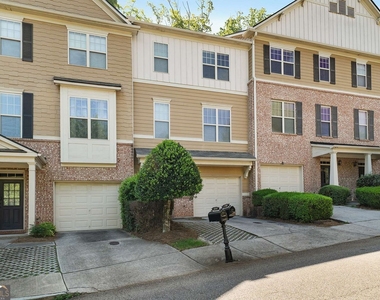 1798 Oakbrook Lane Nw - Photo Thumbnail 1