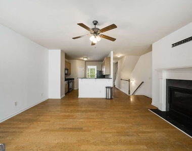 1798 Oakbrook Lane Nw - Photo Thumbnail 12