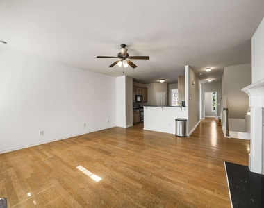1798 Oakbrook Lane Nw - Photo Thumbnail 8