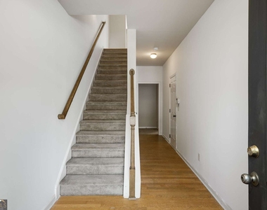 1798 Oakbrook Lane Nw - Photo Thumbnail 4