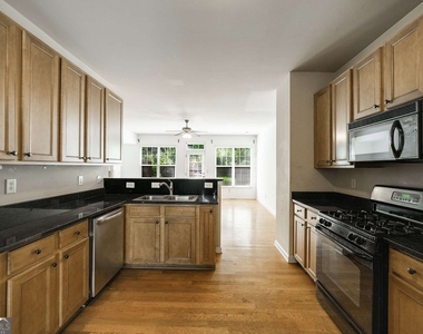 1798 Oakbrook Lane Nw - Photo Thumbnail 9