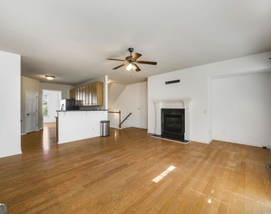 1798 Oakbrook Lane Nw - Photo Thumbnail 6