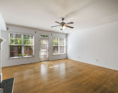 1798 Oakbrook Lane Nw - Photo Thumbnail 7