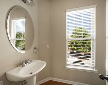 1798 Oakbrook Lane Nw - Photo Thumbnail 21