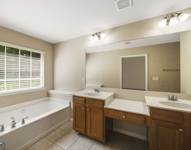 1798 Oakbrook Lane Nw - Photo Thumbnail 19