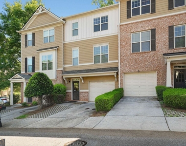 1798 Oakbrook Lane Nw - Photo Thumbnail 2
