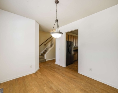 1798 Oakbrook Lane Nw - Photo Thumbnail 14