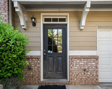 1798 Oakbrook Lane Nw - Photo Thumbnail 3
