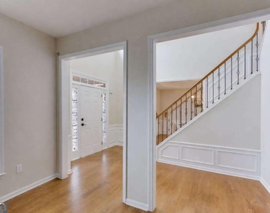 5135 Amberden Hall Drive - Photo Thumbnail 7
