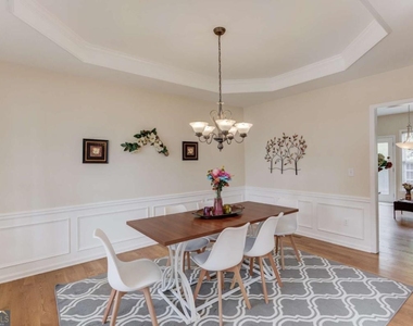 5135 Amberden Hall Drive - Photo Thumbnail 8