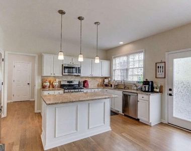 5135 Amberden Hall Drive - Photo Thumbnail 12