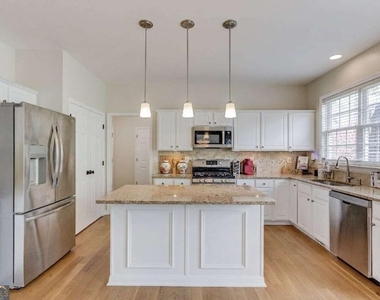 5135 Amberden Hall Drive - Photo Thumbnail 13
