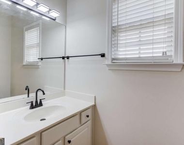 5135 Amberden Hall Drive - Photo Thumbnail 14