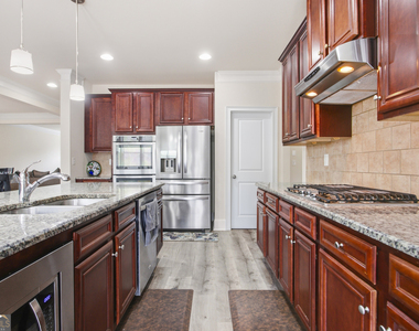 1220 Wesleyan Place - Photo Thumbnail 15