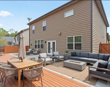 1220 Wesleyan Place - Photo Thumbnail 3