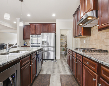 1220 Wesleyan Place - Photo Thumbnail 14