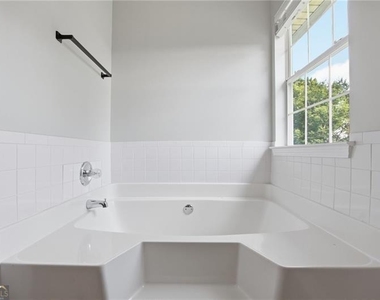 5949 Idlewood Place - Photo Thumbnail 17