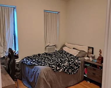 206 East 34th Street - Photo Thumbnail 6