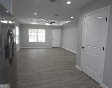 401 E Seventh Street - Photo Thumbnail 11