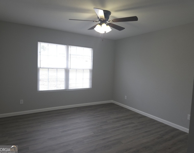 401 E Seventh Street - Photo Thumbnail 16