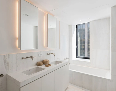 222 Broadway - Photo Thumbnail 4