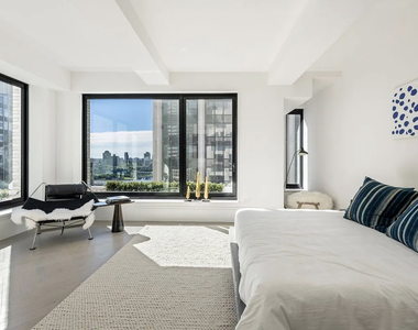222 Broadway - Photo Thumbnail 3