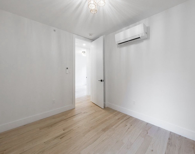 376 Montgomery Street - Photo Thumbnail 3