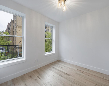 376 Montgomery Street - Photo Thumbnail 4