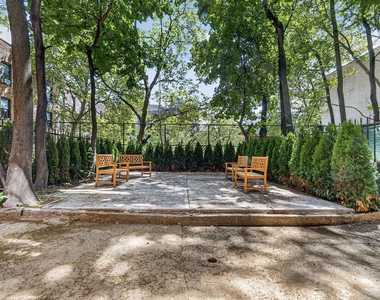 376 Montgomery Street - Photo Thumbnail 1
