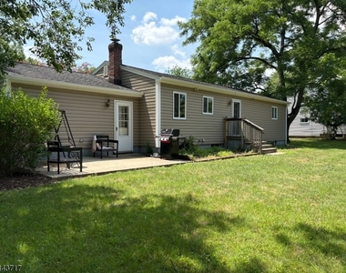 60 Meadowbrook Dr - Photo Thumbnail 1