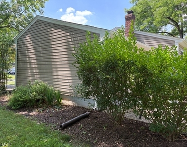 60 Meadowbrook Dr - Photo Thumbnail 4