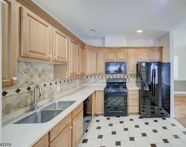 223 Emily Pl - Photo Thumbnail 5