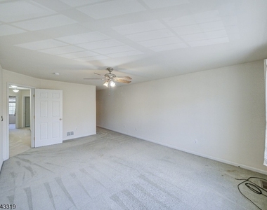 223 Emily Pl - Photo Thumbnail 17
