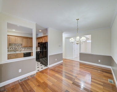 223 Emily Pl - Photo Thumbnail 3