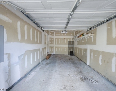 223 Emily Pl - Photo Thumbnail 29