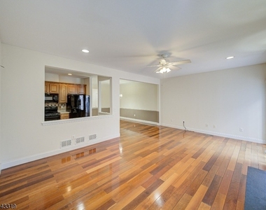 223 Emily Pl - Photo Thumbnail 9