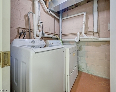 223 Emily Pl - Photo Thumbnail 14