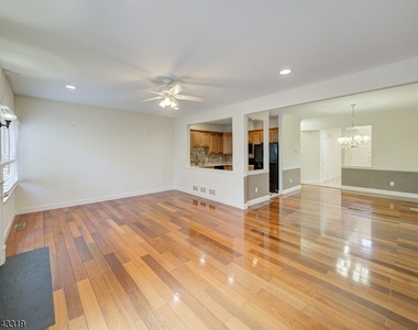223 Emily Pl - Photo Thumbnail 8