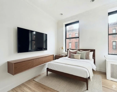 338 East 55th Street - Photo Thumbnail 3