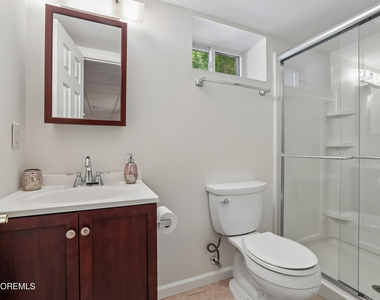 207 Stoughton Avenue - Photo Thumbnail 21